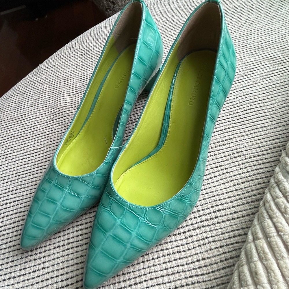 Vince Camuto Teal Croc-Embossed Heels NWOT